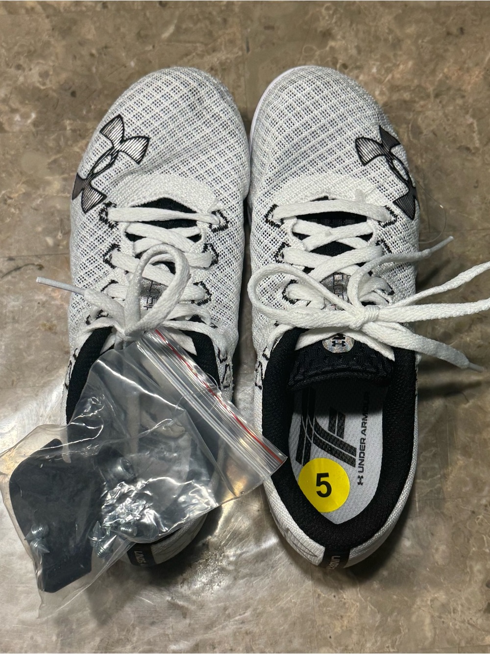 New Under Armour Kick Distance 4 track spikes 
Men’s size 5
Women’s size 6.5 - Picture 2 of 11
